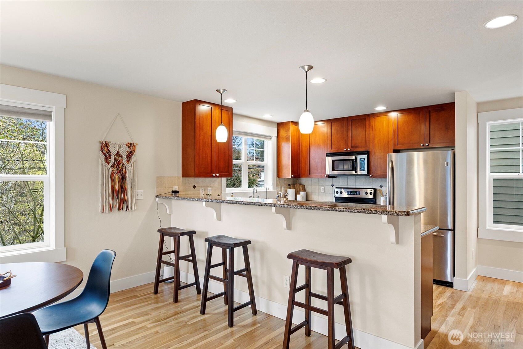 9501 Interlake Avenue North Seattle, WA 98103 - Photo 10 of 36