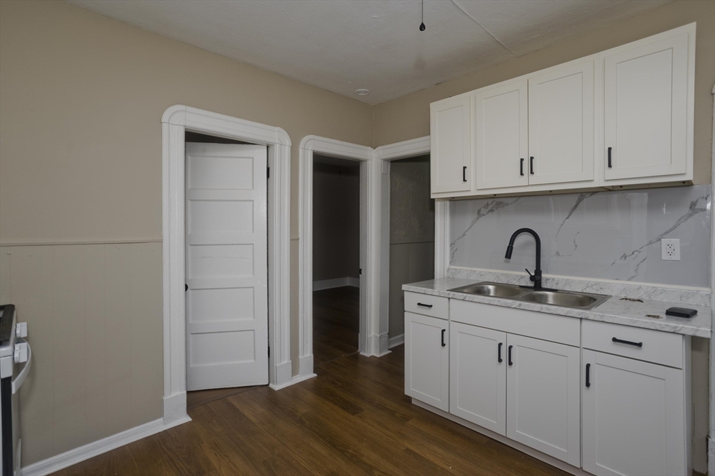 132 Grover Street Springfield, MA 01104 - Photo 6 of 27 Gallery Image 6