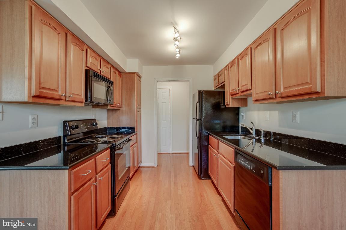 3336 Spring Lane, Unit A40 Falls Church, VA 22041 - Photo 13 of 33 Kitchen