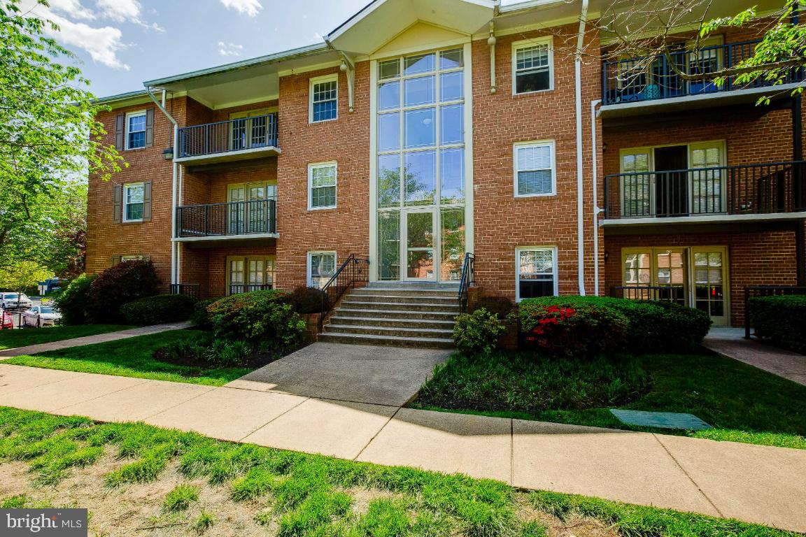 3336 Spring Lane, Unit A40 Falls Church, VA 22041 - Photo 3 of 33 Front