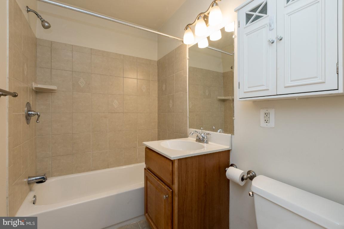 3336 Spring Lane, Unit A40 Falls Church, VA 22041 - Photo 26 of 33 Full bath