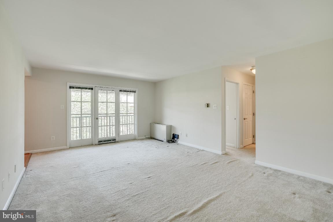 3336 Spring Lane, Unit A40 Falls Church, VA 22041 - Photo 5 of 33 Living room