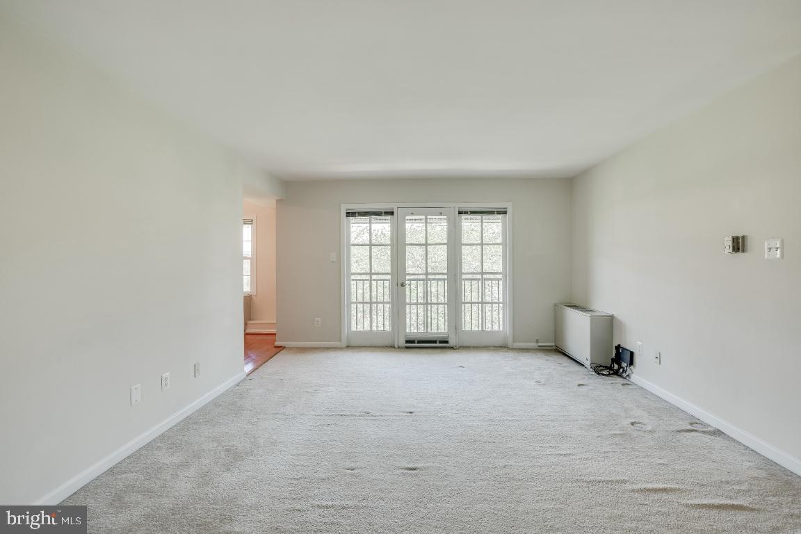 3336 Spring Lane, Unit A40 Falls Church, VA 22041 - Photo 6 of 33 Living room