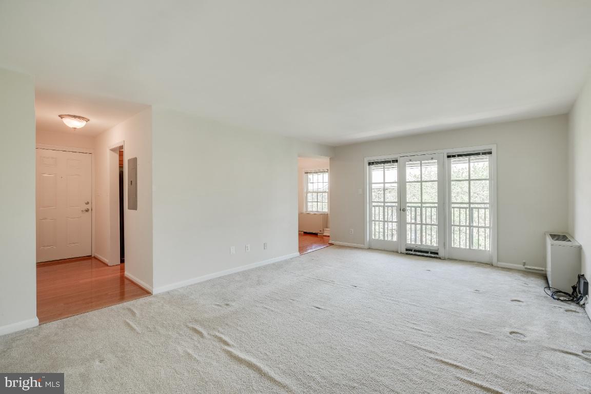 3336 Spring Lane, Unit A40 Falls Church, VA 22041 - Photo 7 of 33 Living room