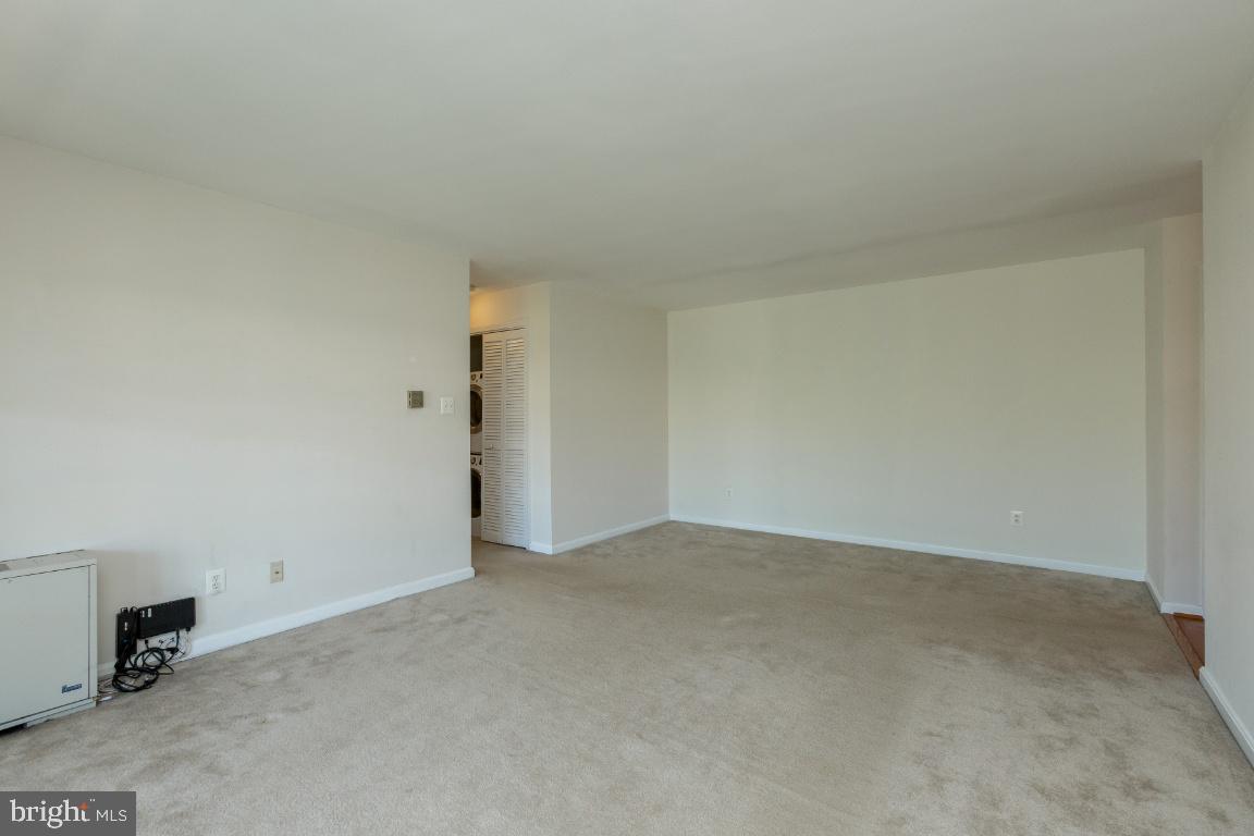 3336 Spring Lane, Unit A40 Falls Church, VA 22041 - Photo 9 of 33 Living room
