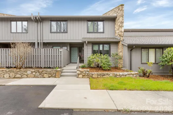 a view of a house with entertaining space