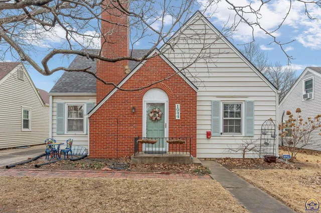 $185,000 | 1944 Southwest Bowman Court, Topeka, KS 66604