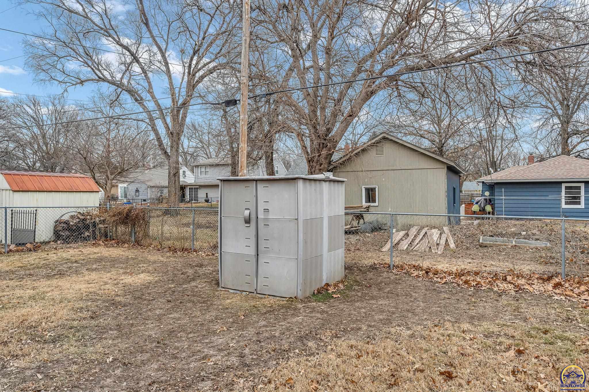 1944 Southwest Bowman Court Topeka, KS 66604 - Photo 13 of 42
