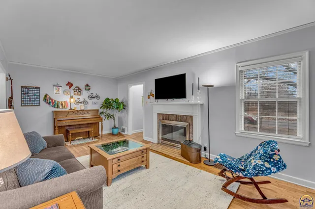 $185,000 | 1944 Southwest Bowman Court, Topeka, KS 66604