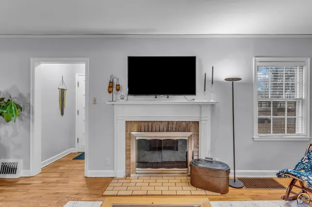 $185,000 | 1944 Southwest Bowman Court, Topeka, KS 66604