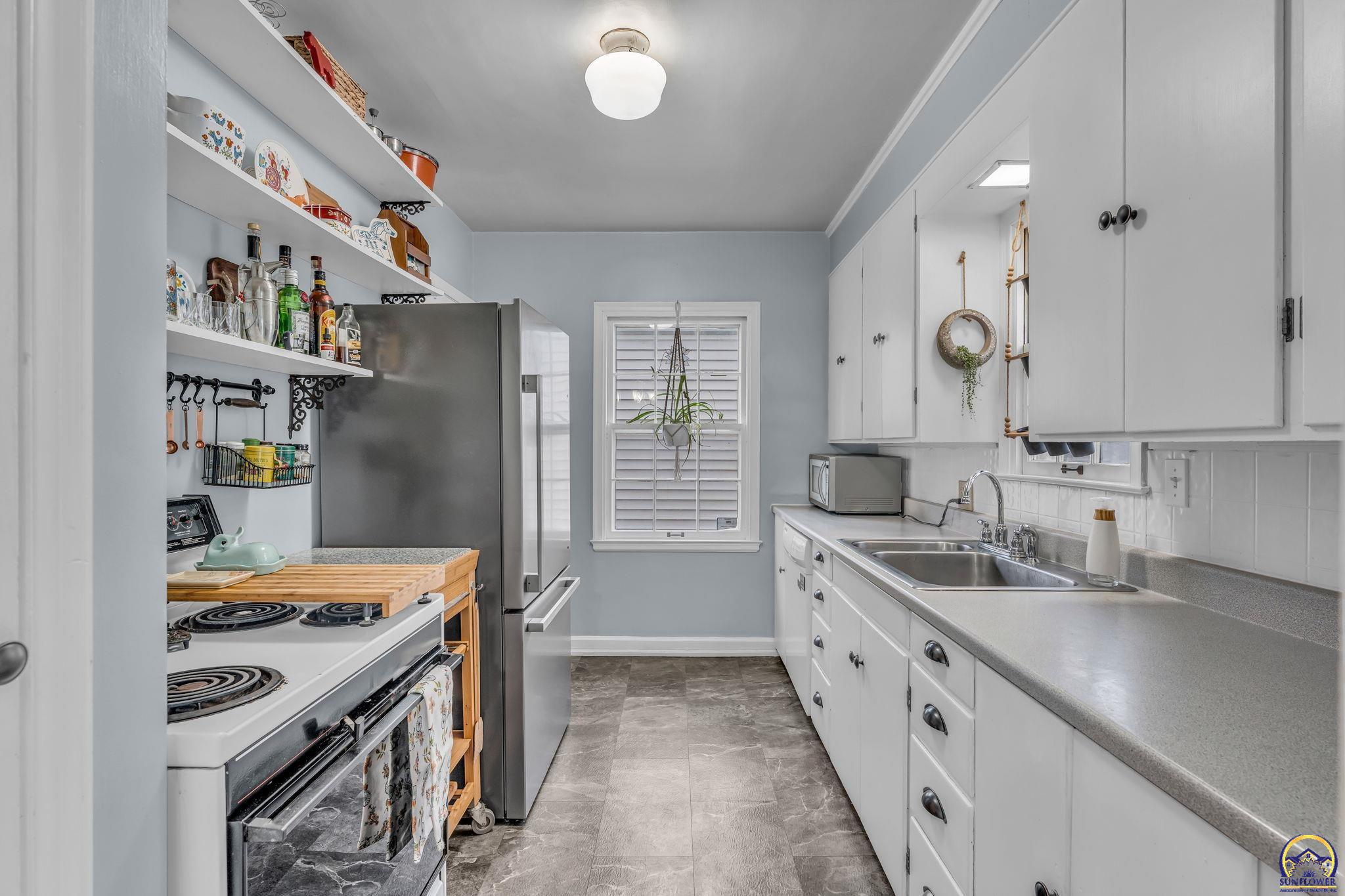 1944 Southwest Bowman Court Topeka, KS 66604 - Photo 23 of 42