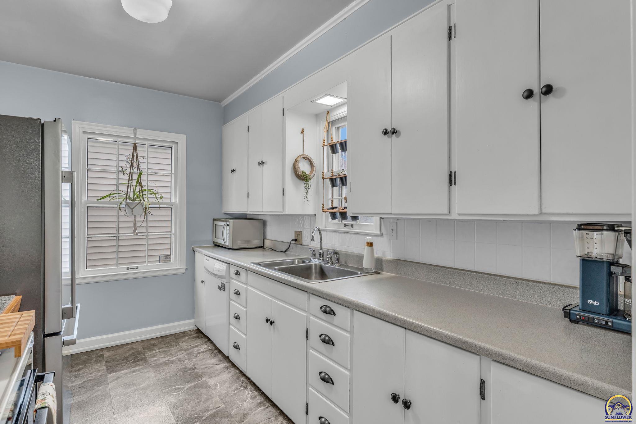 1944 Southwest Bowman Court Topeka, KS 66604 - Photo 24 of 42