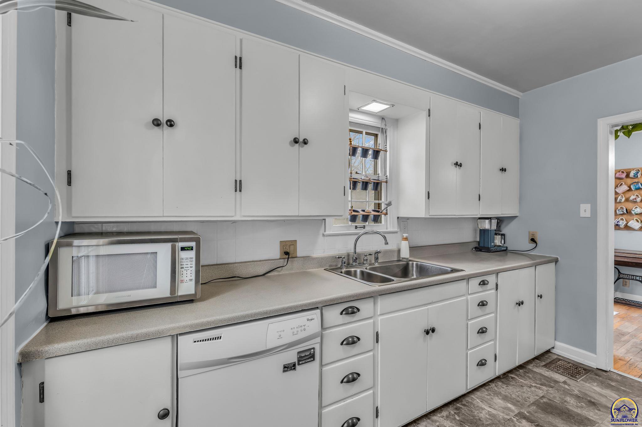 1944 Southwest Bowman Court Topeka, KS 66604 - Photo 25 of 42