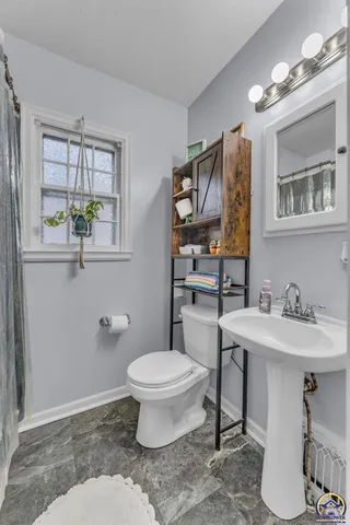 $185,000 | 1944 Southwest Bowman Court, Topeka, KS 66604