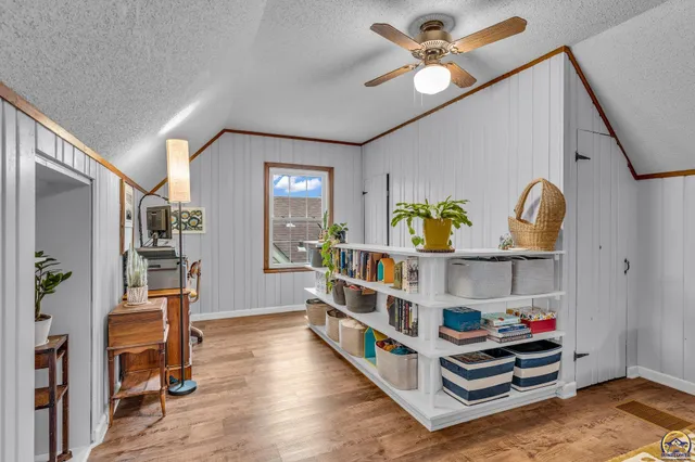 $185,000 | 1944 Southwest Bowman Court, Topeka, KS 66604