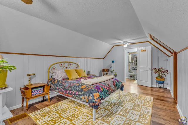 $185,000 | 1944 Southwest Bowman Court, Topeka, KS 66604