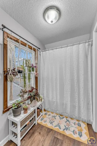 $185,000 | 1944 Southwest Bowman Court, Topeka, KS 66604