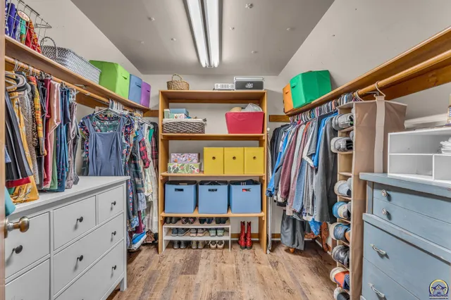 $185,000 | 1944 Southwest Bowman Court, Topeka, KS 66604