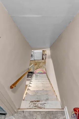 $185,000 | 1944 Southwest Bowman Court, Topeka, KS 66604