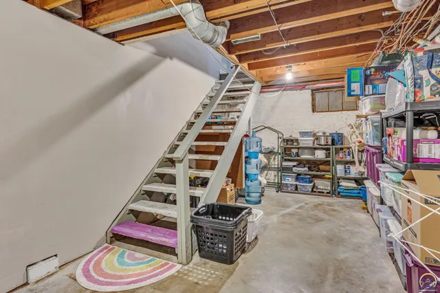 $185,000 | 1944 Southwest Bowman Court, Topeka, KS 66604