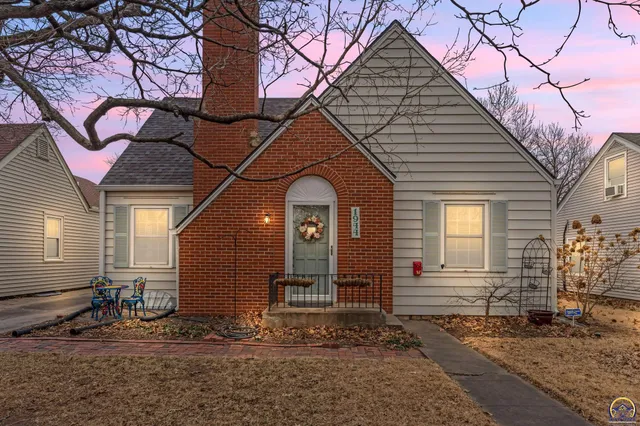 $185,000 | 1944 Southwest Bowman Court, Topeka, KS 66604