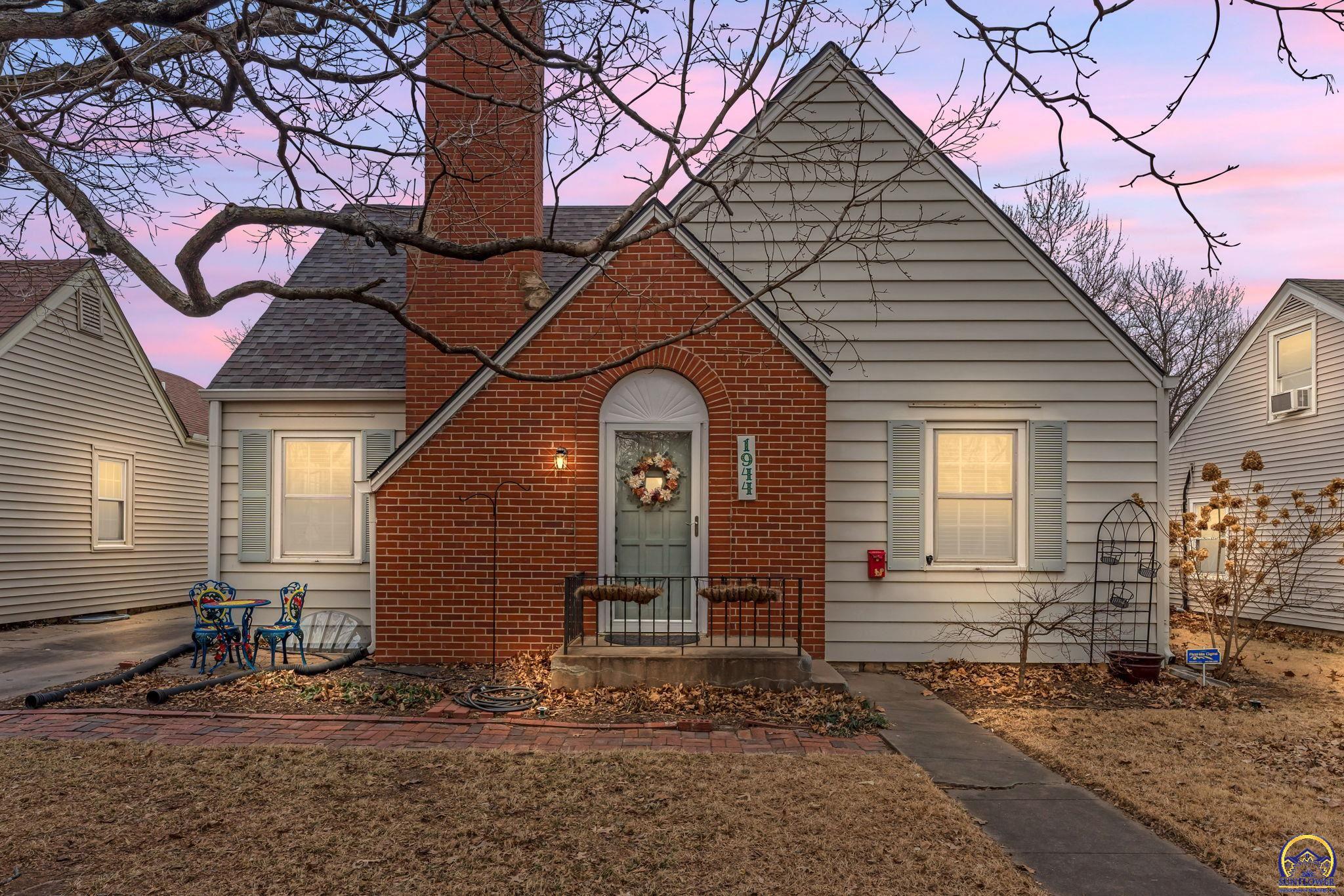 1944 Southwest Bowman Court Topeka, KS 66604 - Photo 4 of 42