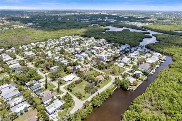 $665,000 | 1300 Venetian Way, Naples, FL 34110