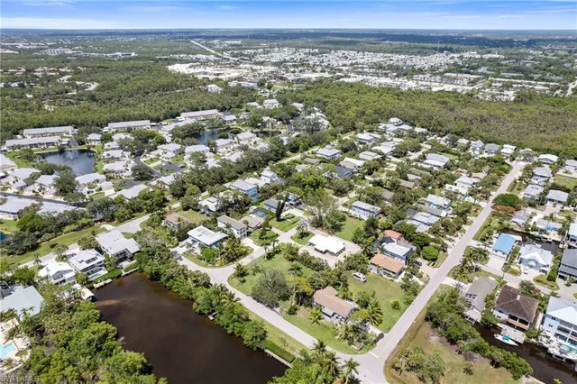 $665,000 | 1300 Venetian Way, Naples, FL 34110