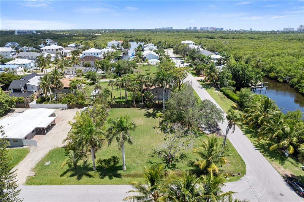 1300 Venetian Way Naples, FL 34110 - Photo 6 of 40 2 / 32.29 ACRE DOUBLE/CORNER LOT! GULF-ACCESS BOAT DOCKS FOR LEASE STEPS AWAY! (Subject to availability) 3 MILES TO THE BEACH!