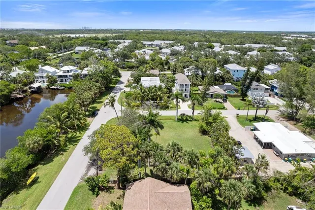 $665,000 | 1300 Venetian Way, Naples, FL 34110