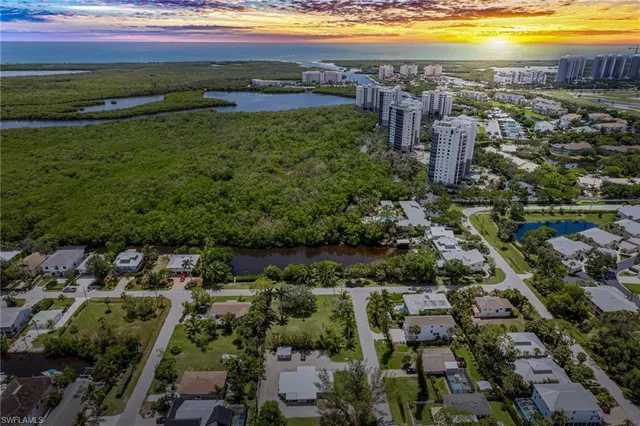 $665,000 | 1300 Venetian Way, Naples, FL 34110