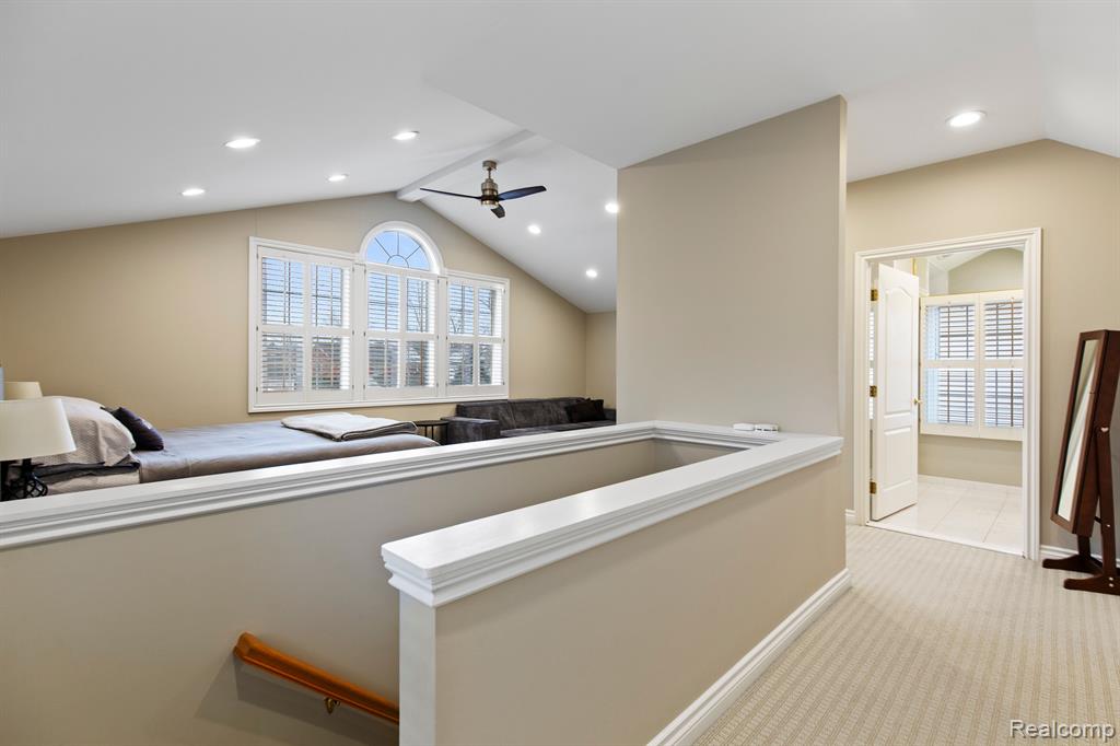 1395 Roslyn Road Grosse Pointe Woods, MI 48236 - Photo 20 of 43