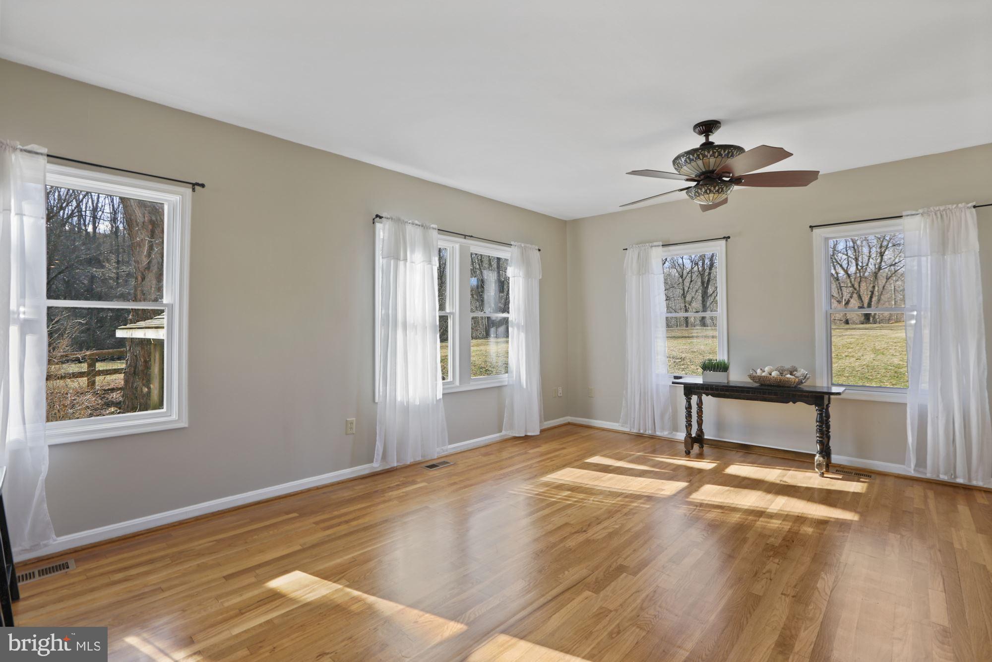 2734 Crooked Run Road Delaplane, VA 20144 - Photo 10 of 38 Large family room off kitchen