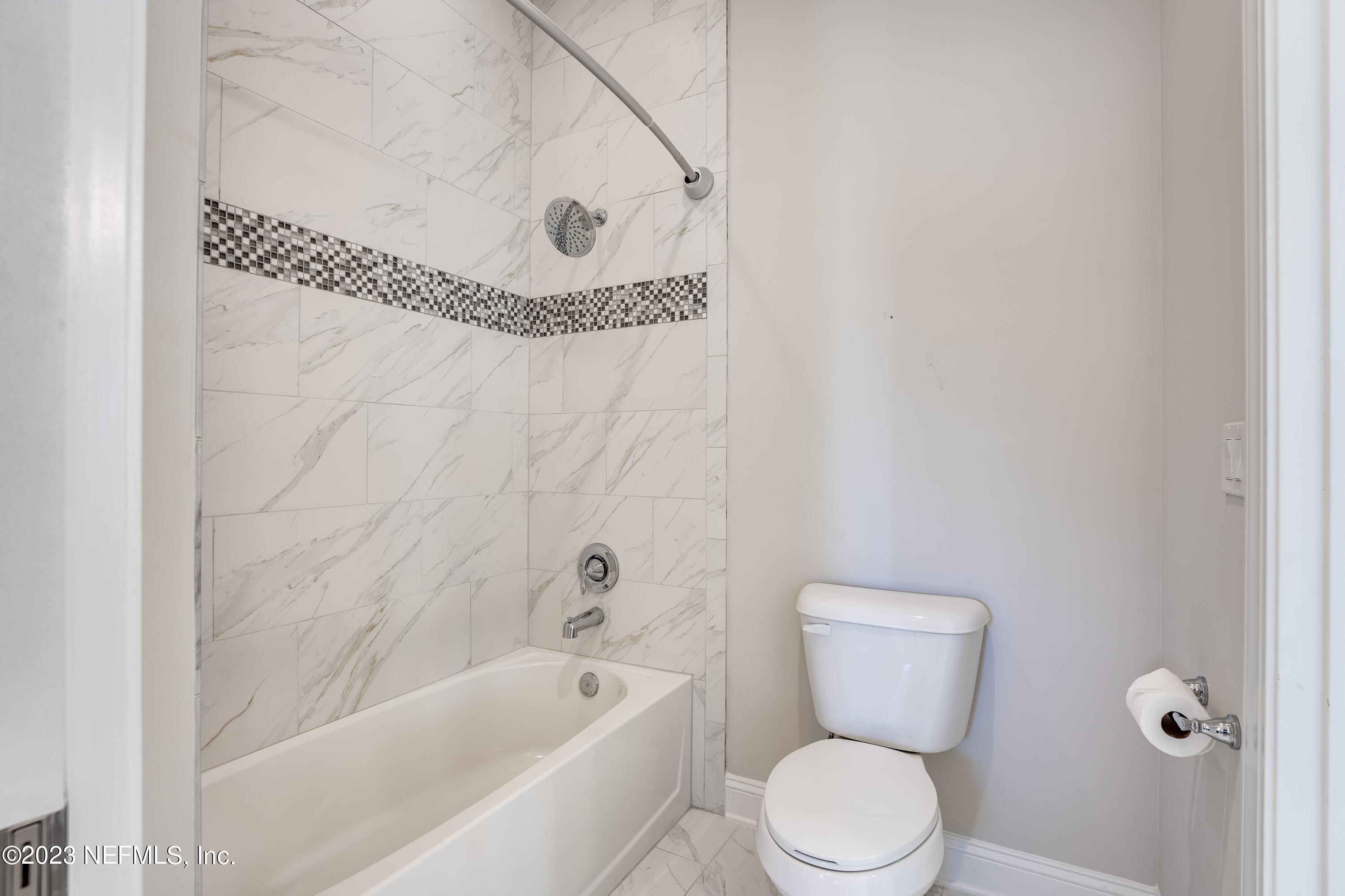 257 Glenneyre Circle St. Augustine, FL 32092 - Photo 38 of 98 a bathroom with a toilet and a shower