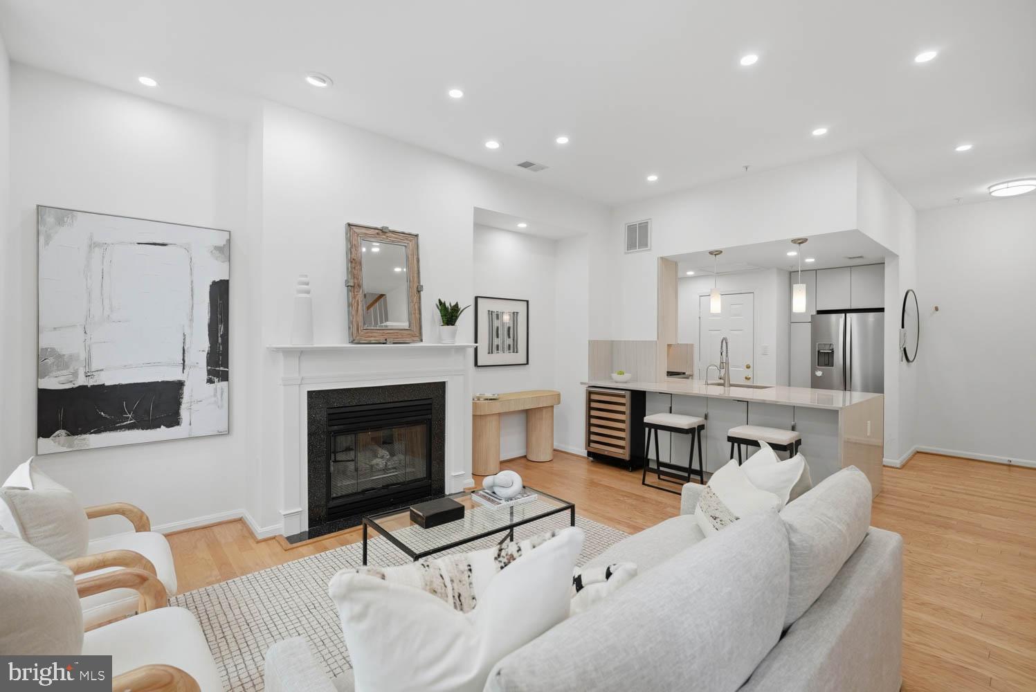 1935 Belmont Road Northwest, Unit 1122 Washington, DC 20009 - Photo 3 of 24