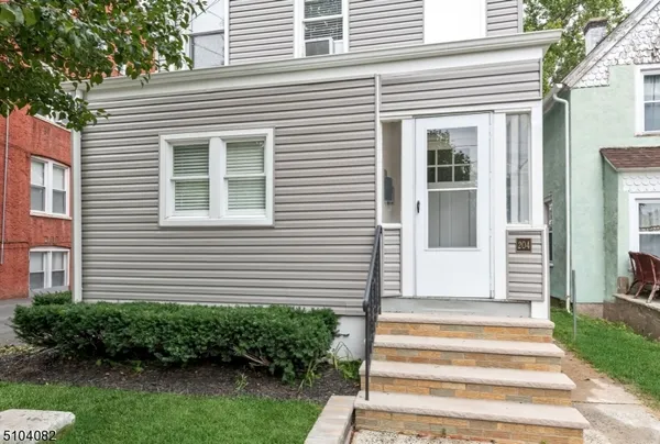$2,800 | 204 Forest Street, Unit 2, Montclair, NJ 07042