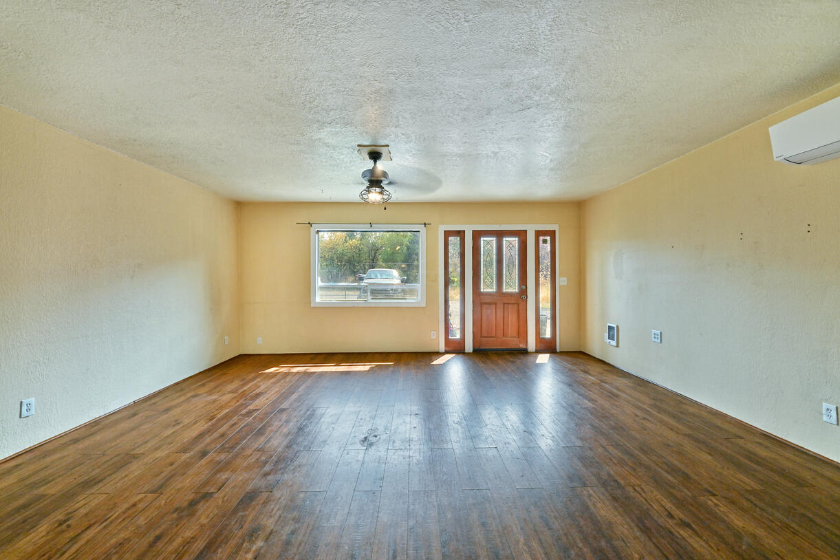 750 Ayres Road Eagle Point, OR 97524 - Photo 6 of 31 DSC_8769