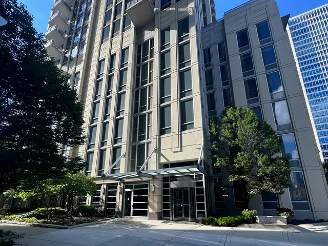 $1,150,000 | 720 North Larrabee Street, Unit 604, Chicago, IL 60654