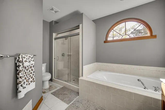 $425,000 | 2161 Burnham Court, Algonquin, IL 60102