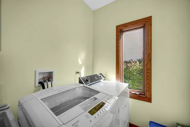 $425,000 | 2161 Burnham Court, Algonquin, IL 60102