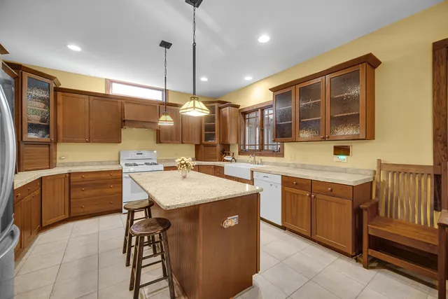 $425,000 | 2161 Burnham Court, Algonquin, IL 60102