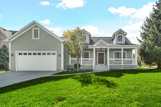$425,000 | 2161 Burnham Court, Algonquin, IL 60102