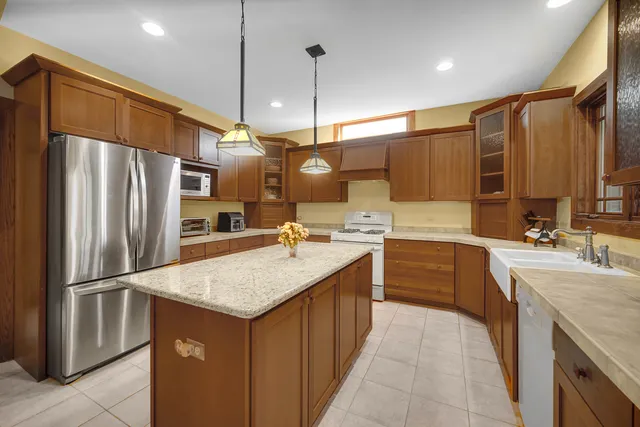 $425,000 | 2161 Burnham Court, Algonquin, IL 60102