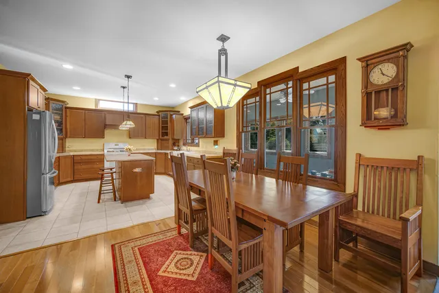 $425,000 | 2161 Burnham Court, Algonquin, IL 60102