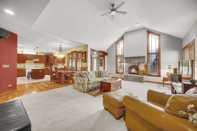 $425,000 | 2161 Burnham Court, Algonquin, IL 60102