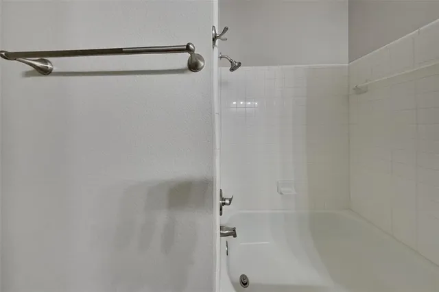 $2,550 | 301 Hudson Falls Drive, Arlington, TX 76002