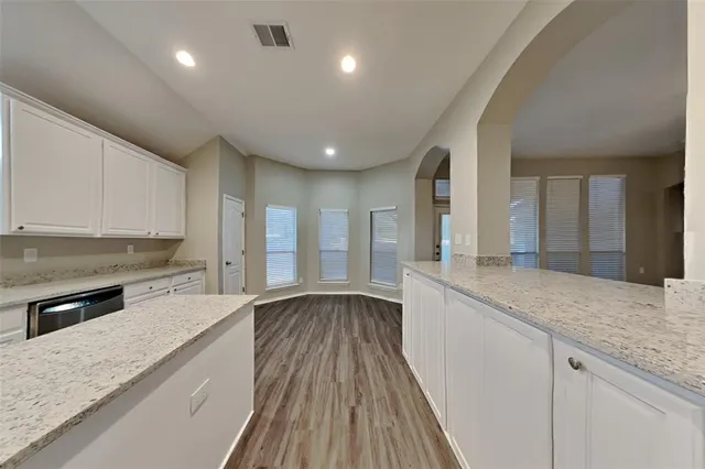 $2,550 | 301 Hudson Falls Drive, Arlington, TX 76002