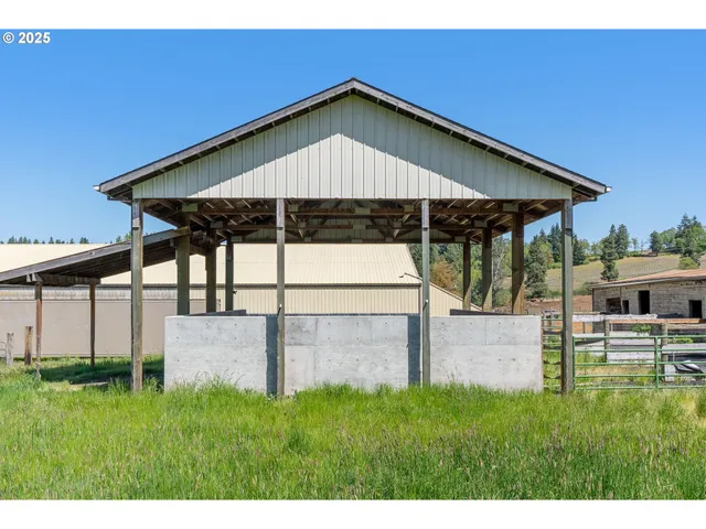 $995,000 | 3900 Wyeast Road, Hood River, OR 97031