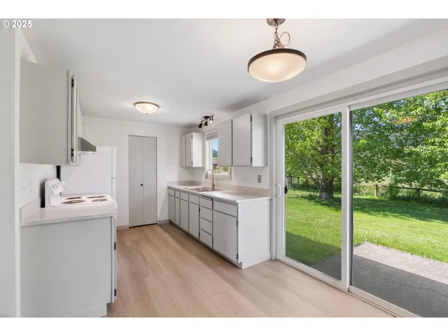 $995,000 | 3900 Wyeast Road, Hood River, OR 97031