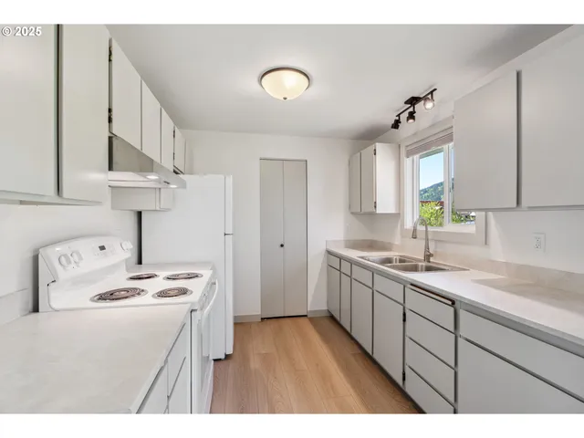 $995,000 | 3900 Wyeast Road, Hood River, OR 97031